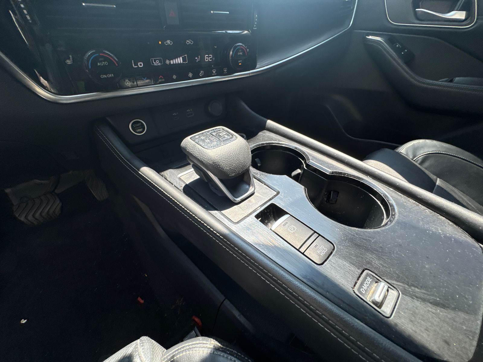 Used 2022 White Nissan Platinum image 30