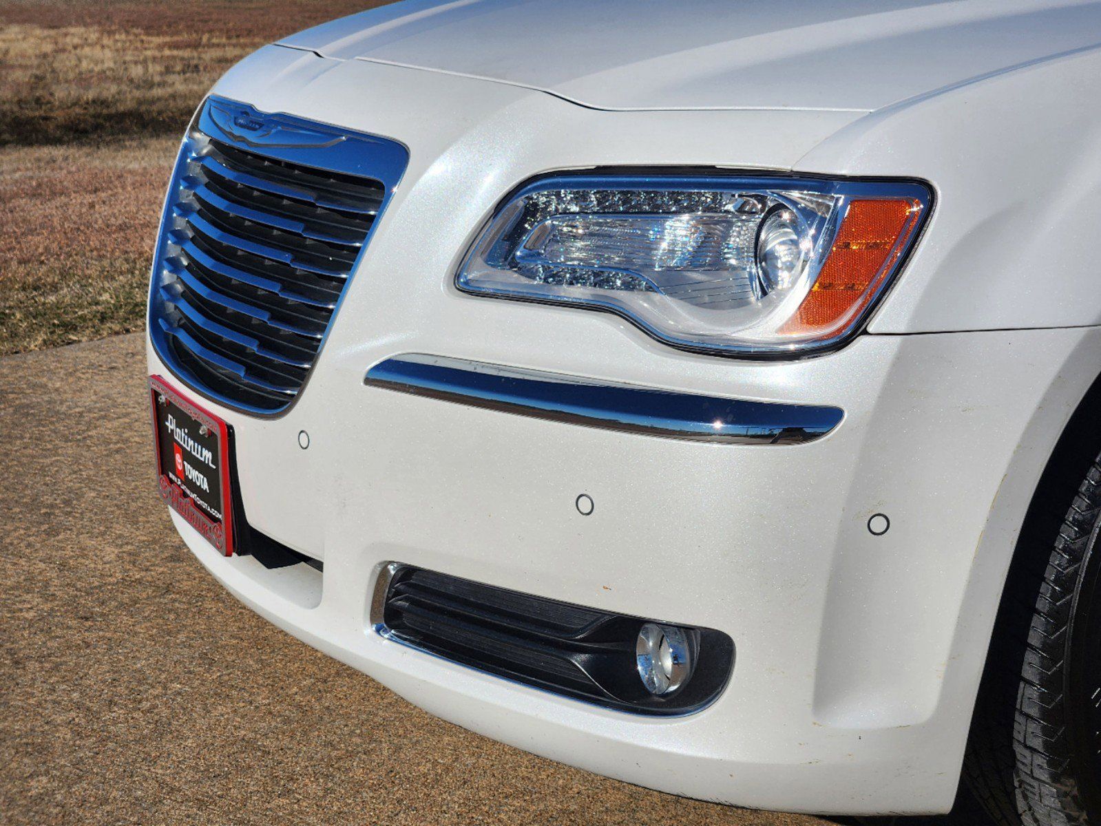 2013 Chrysler 300C Base 10