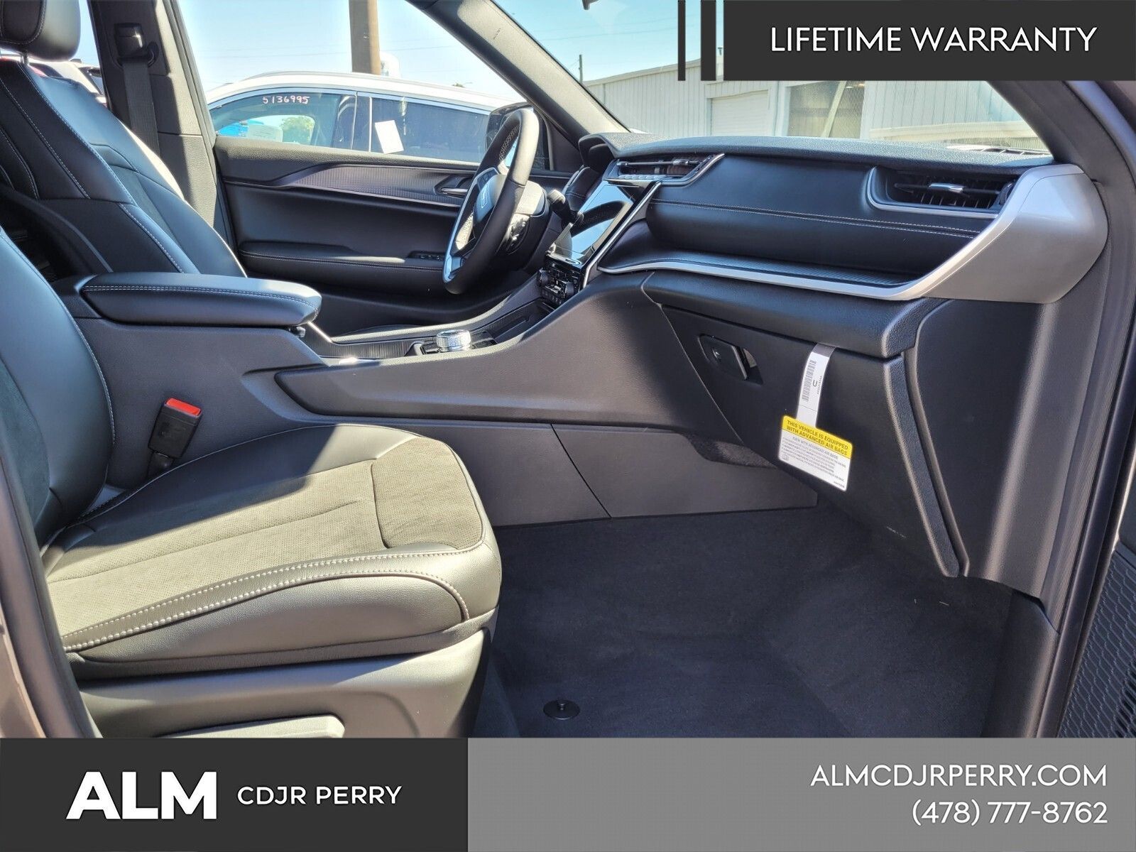 New 2025 Baltic Gray Metallic Clear-Coat Exterior Paint Jeep Laredo image 12