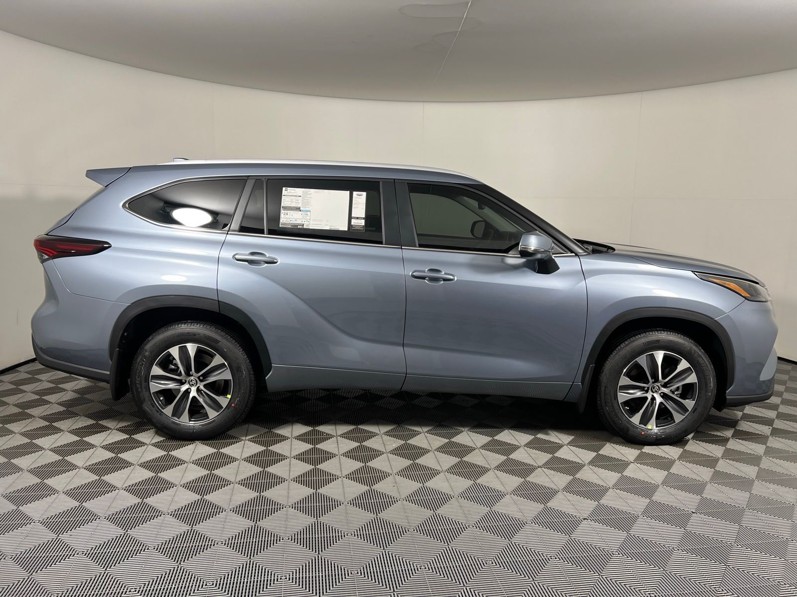 2024 Toyota Highlander XLE 4