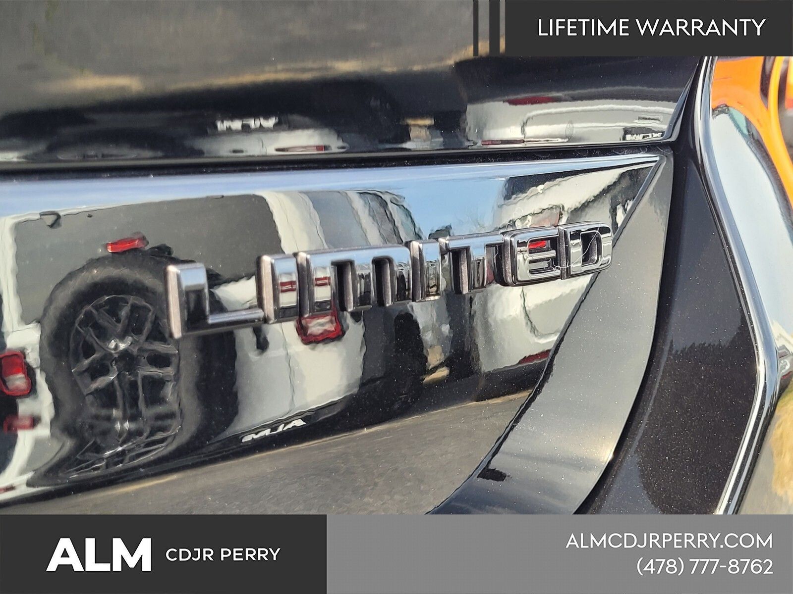 New 2025 Diamond Black Crystal Pearl-Coat Exterior Paint Jeep Limited image 13