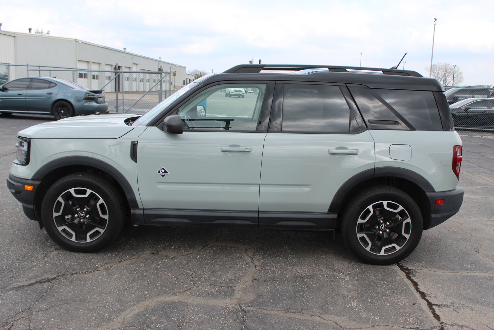 View vehicle photo 3