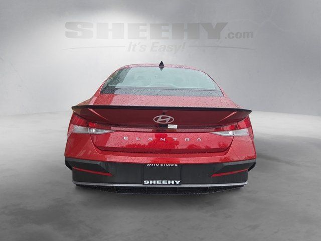 Used 2025 Red Hyundai SEL Sport image 13
