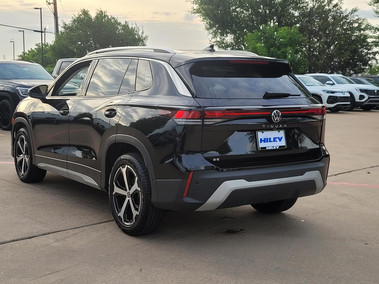 used 2025 Volkswagen Tiguan car, priced at $29,300