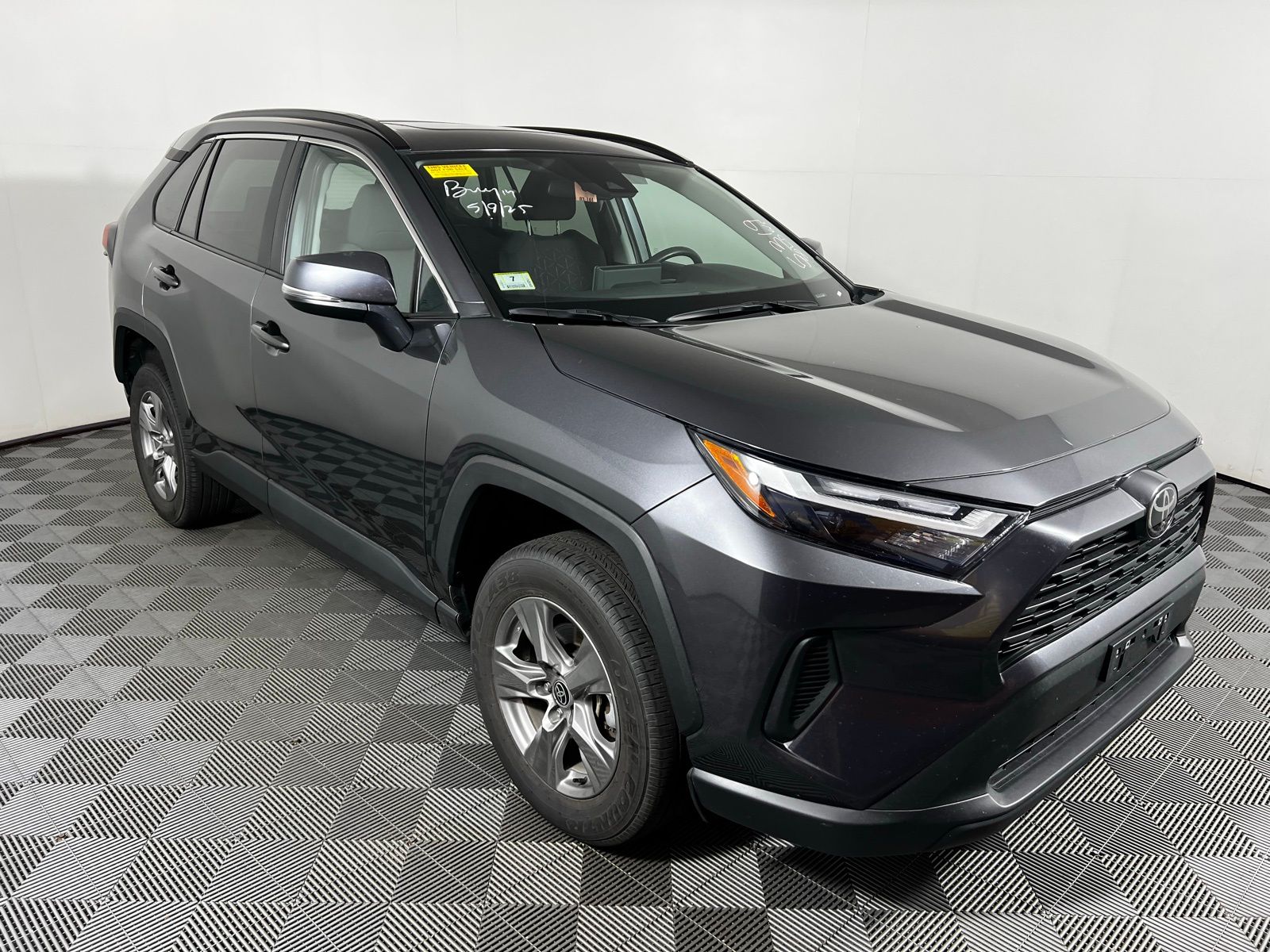 2024 Toyota RAV4 XLE 3