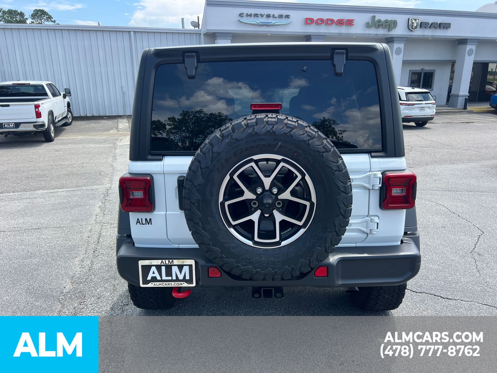 Used 2025 White Jeep Rubicon image 6