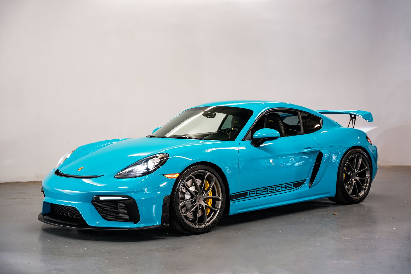 2021 Porsche 718 Cayman GT4 — photo 4