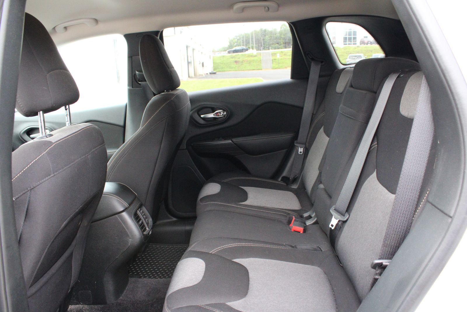 Used 2017 White Jeep Sport image 10
