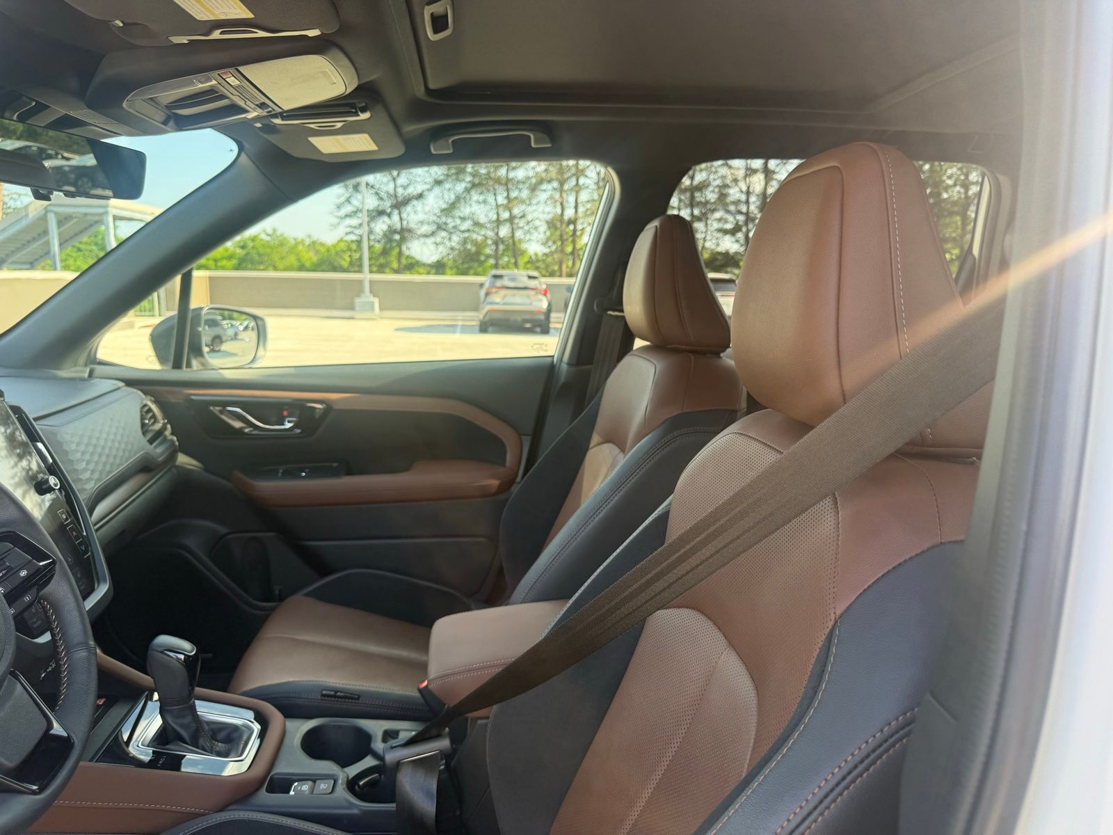 Used 2025 White Subaru Touring image 28
