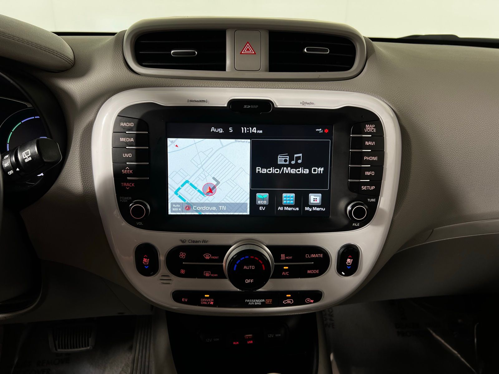 Thumbnail: 2017 Kia Soul EV - 17