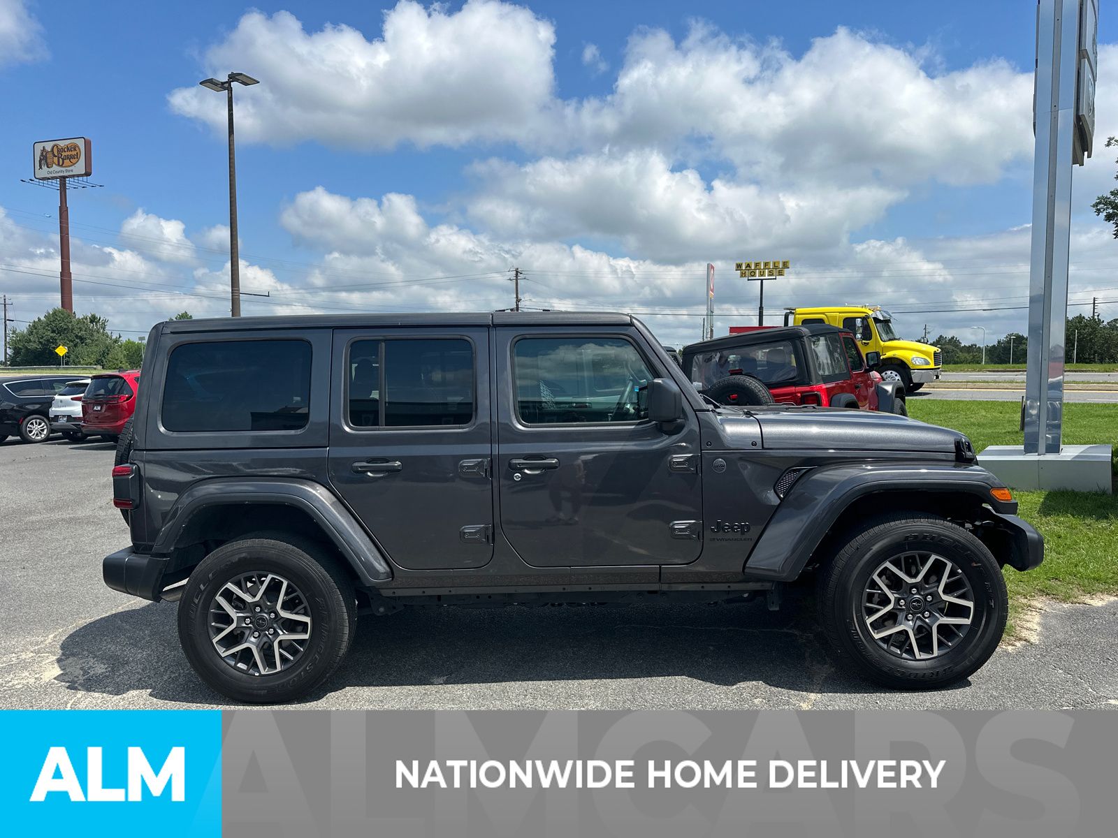 Used 2025 Gray Jeep Sahara image 5