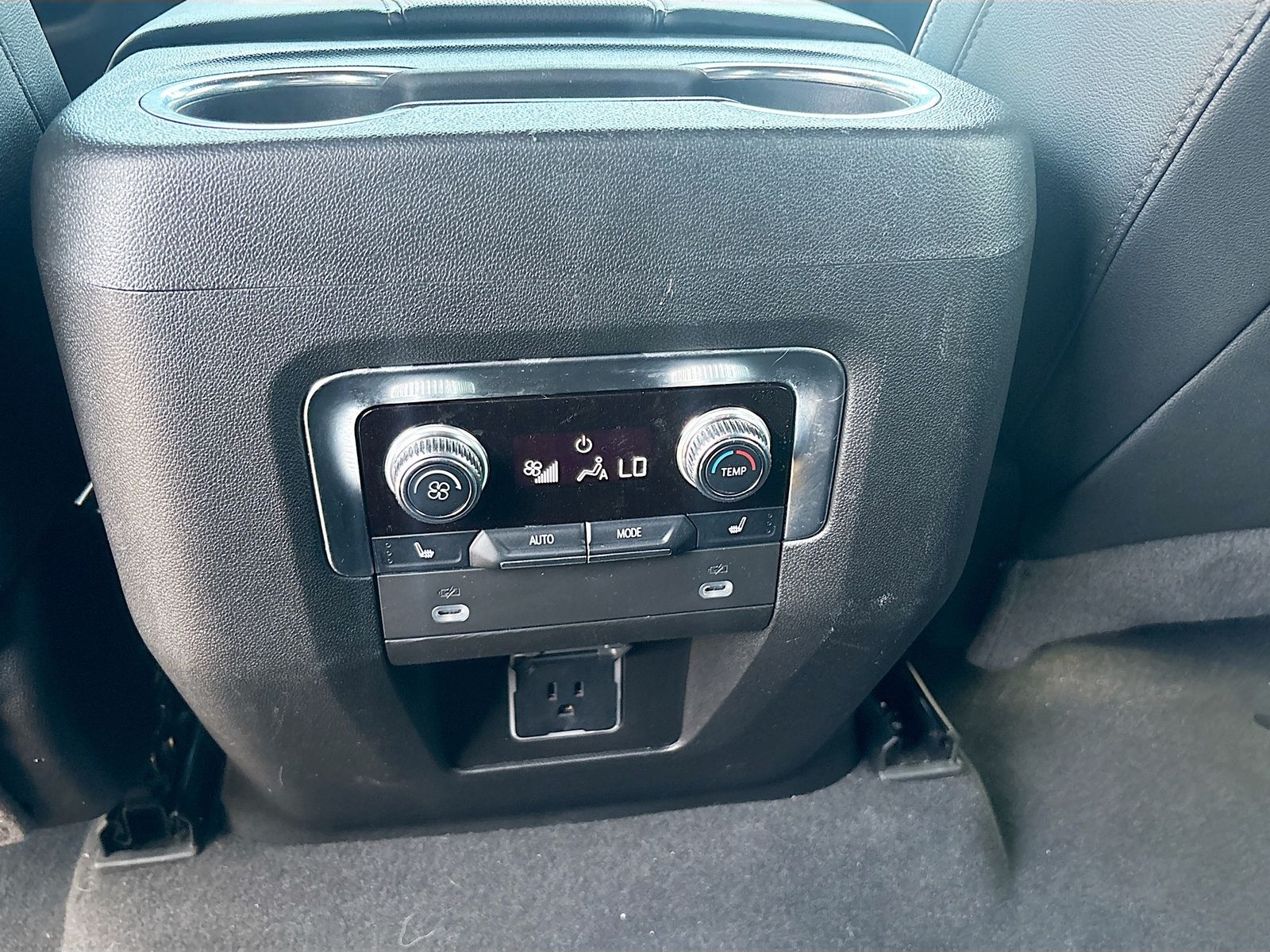 Used 2024 Silver GMC SLT image 25