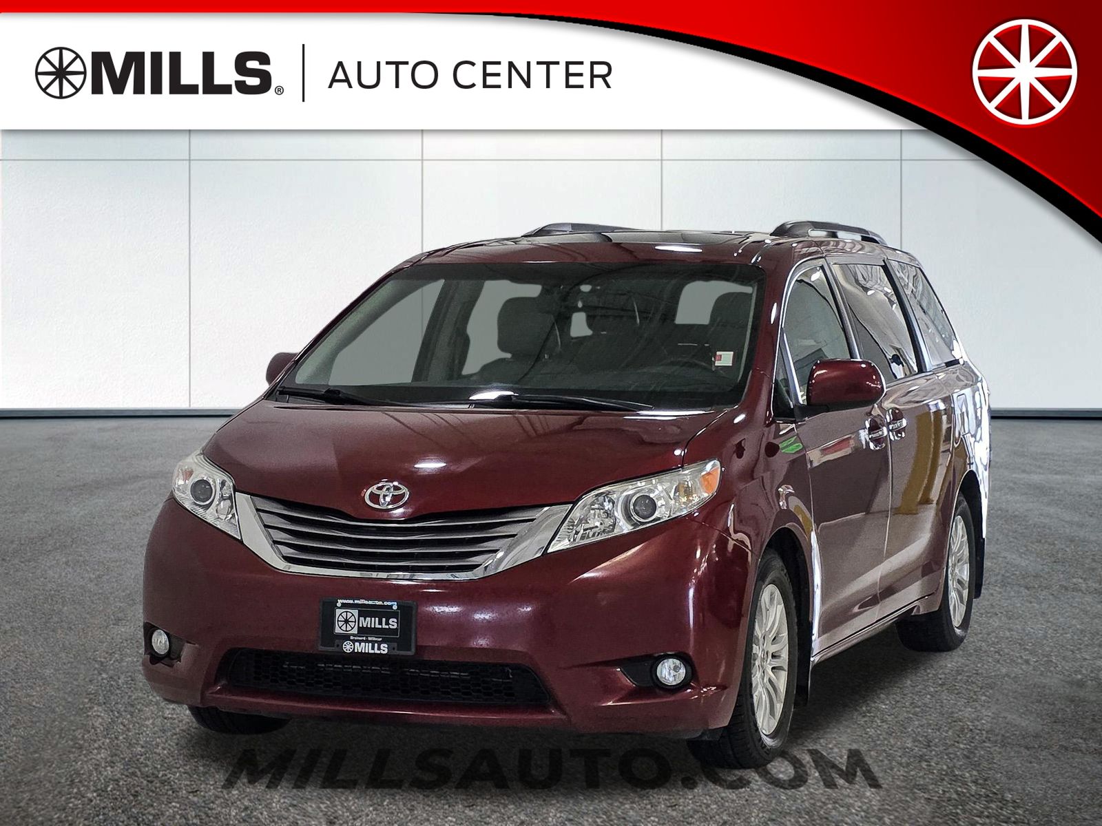 2016 Toyota Sienna XLE 7-Passenger Auto Access Seat
