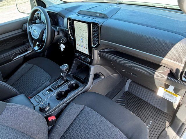 New 2025 Oxford White Ford XLT image 5