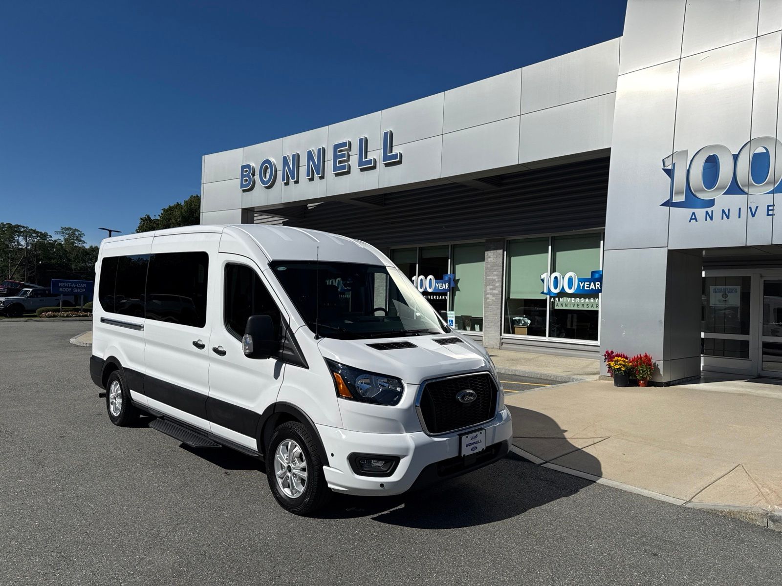 2025 Ford Transit Passenger 350 XLT Medium Roof LB RWD
