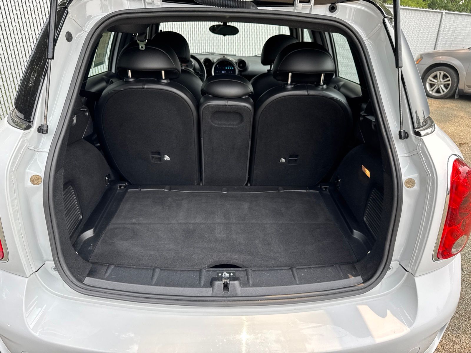 Used 2013 Light White MINI Base image 21