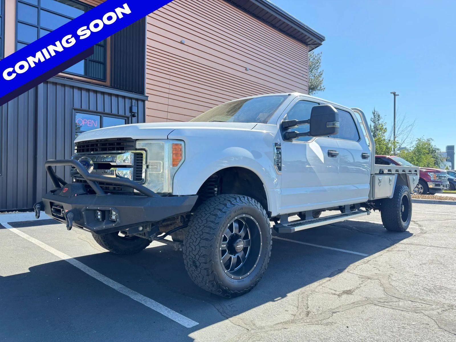 White 2017 Ford F-350 Super Duty XLT Crew Cab 4WD Pickup Truck Four-Wheel Drive 6-Speed Automatic