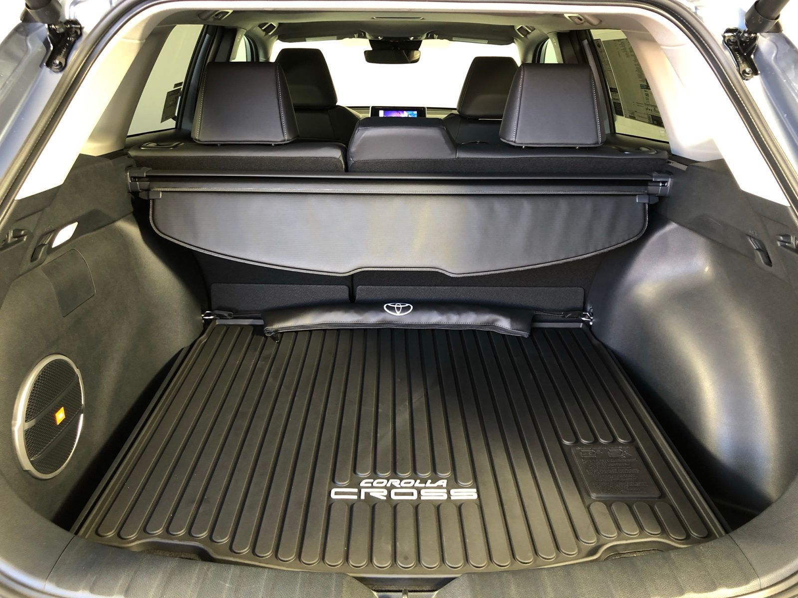 2025 Toyota Corolla Cross XLE 18