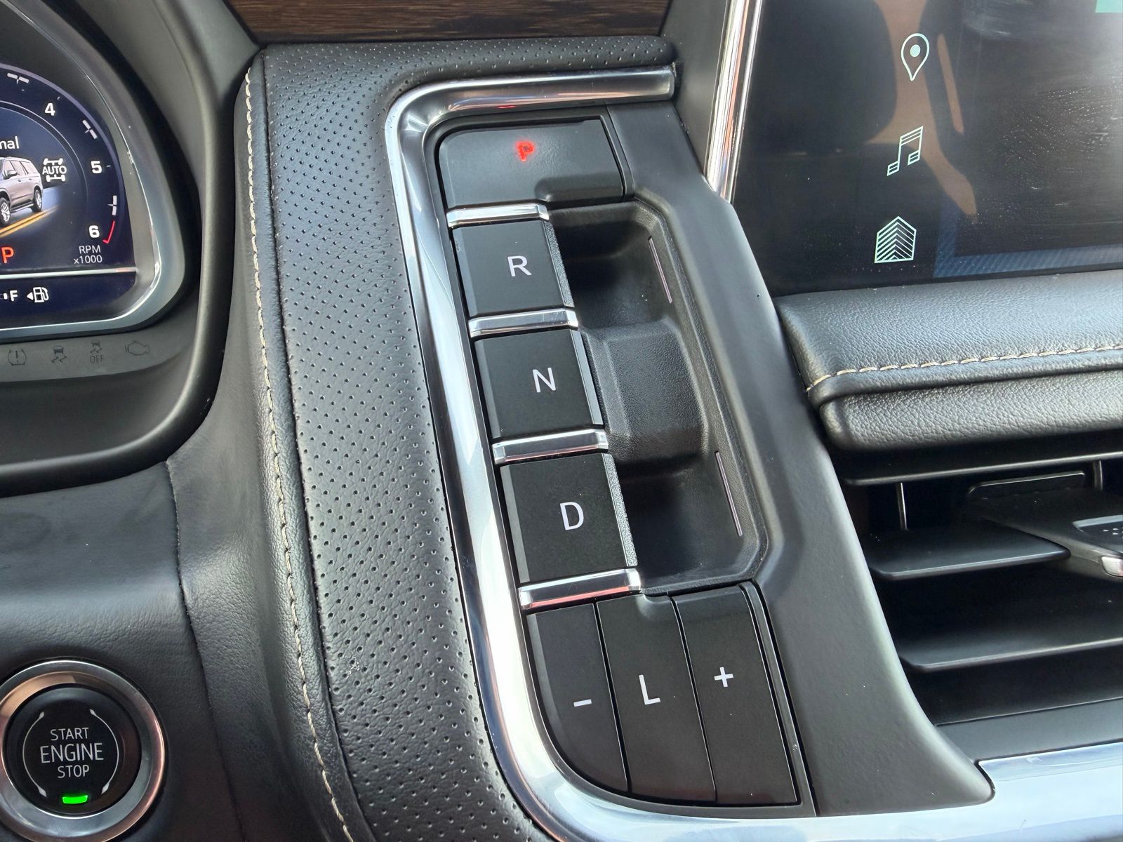 2023 Chevrolet Suburban image 26