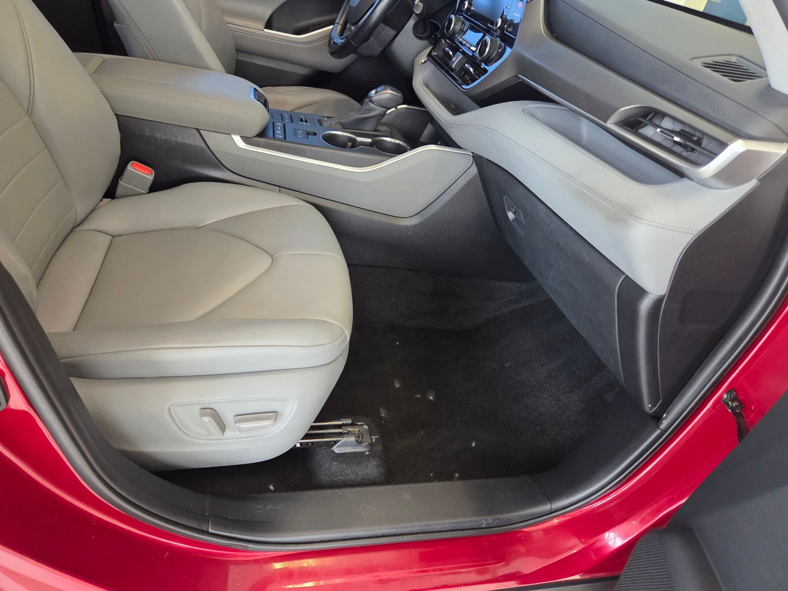 Used 2020 Red Toyota XLE image 22