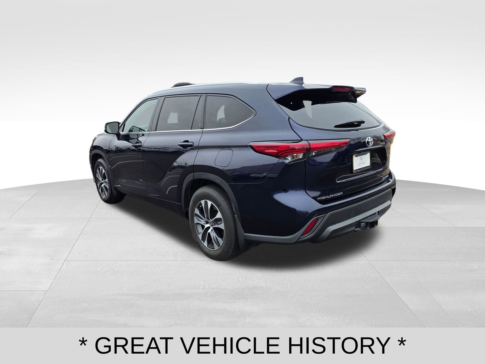View vehicle photo 4