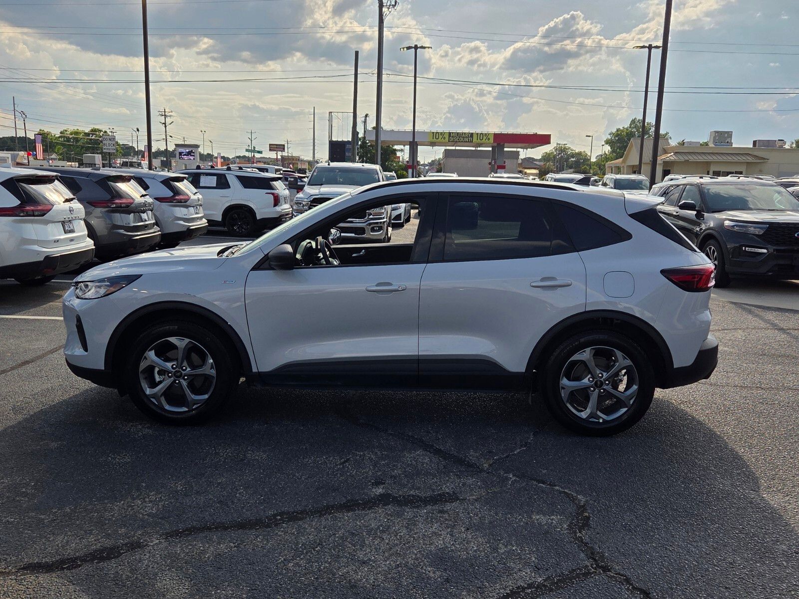View vehicle photo 4
