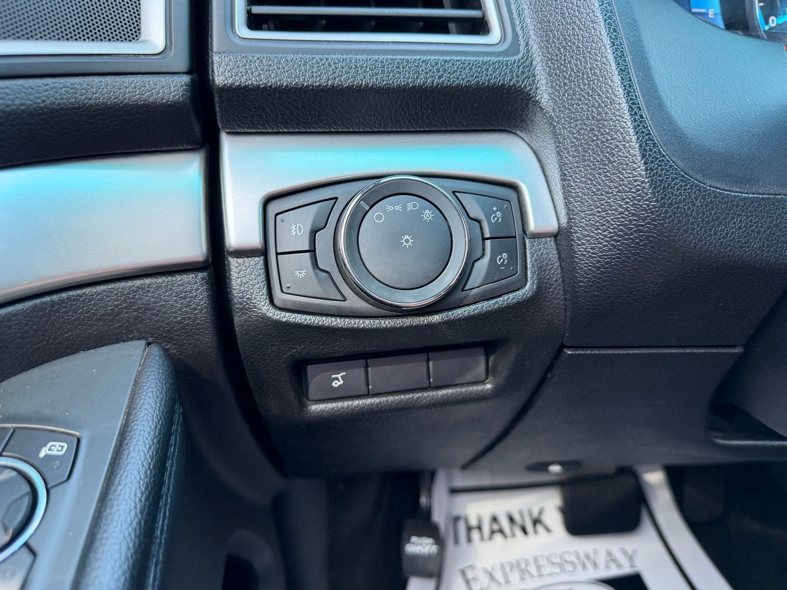 2017 Ford Explorer image 26
