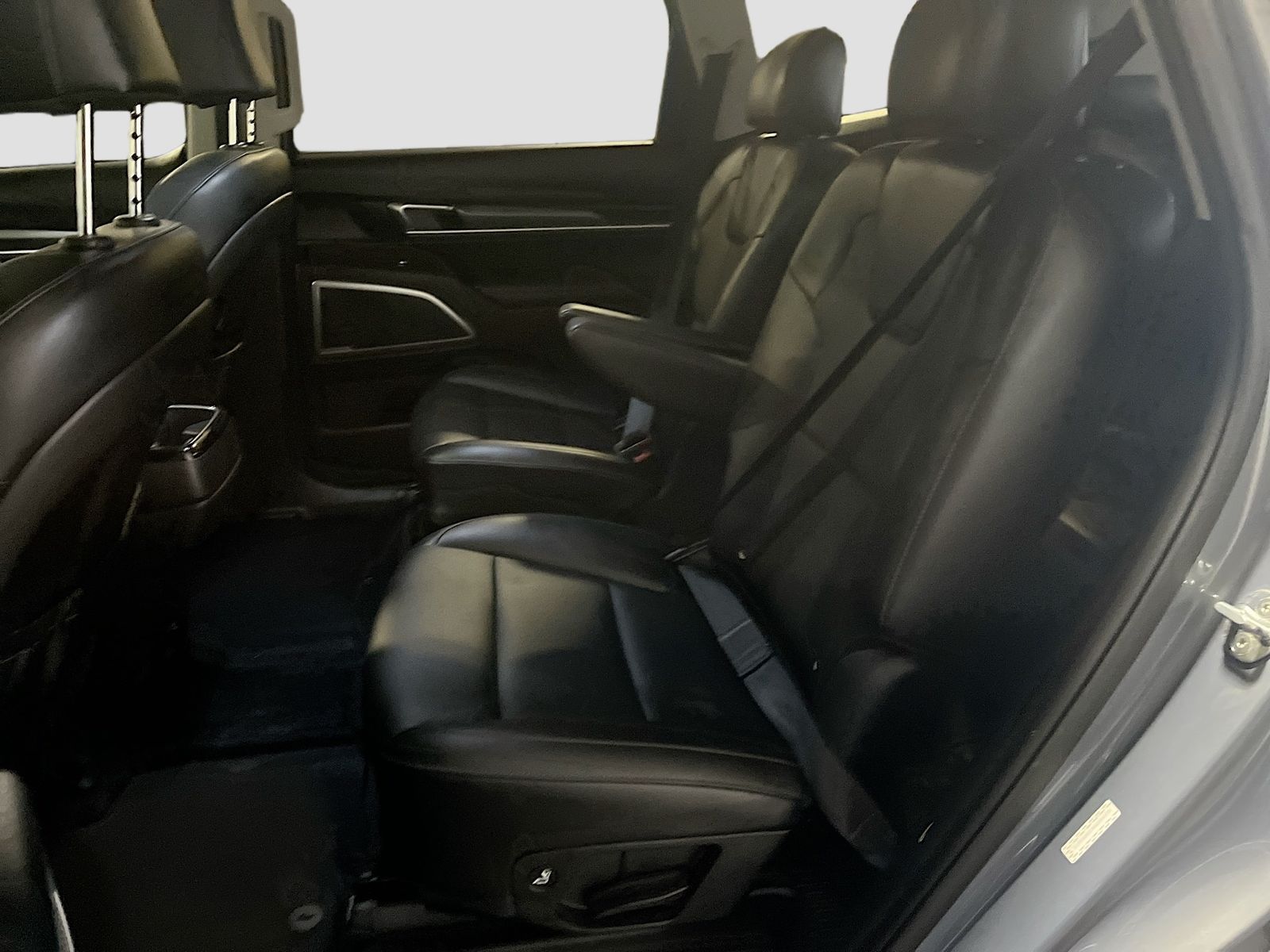 Used 2022 Silver Kia S image 24