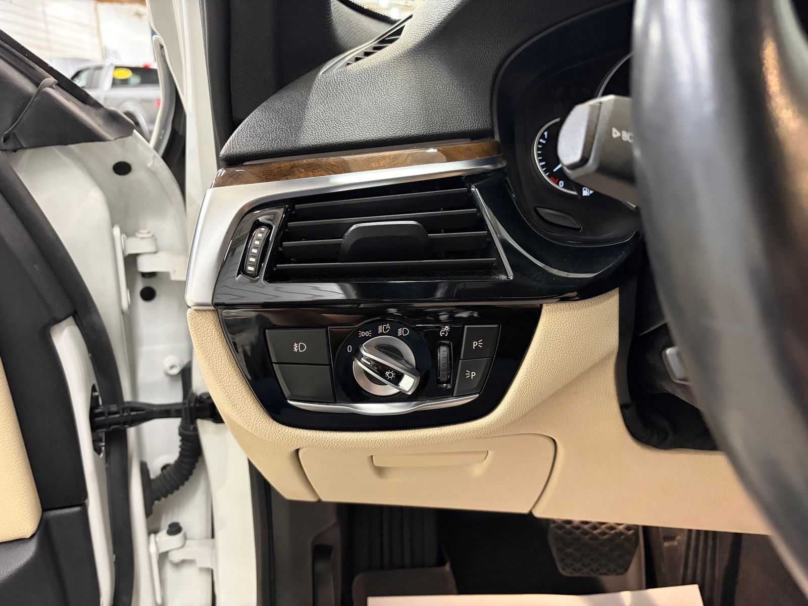 2018 BMW 5 Series 530i - Photo 16