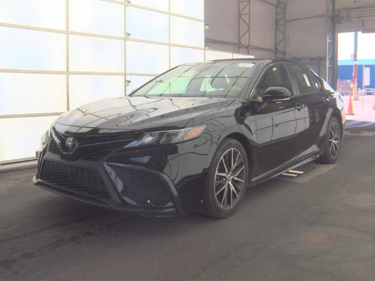 2024 Toyota Camry SE's photo