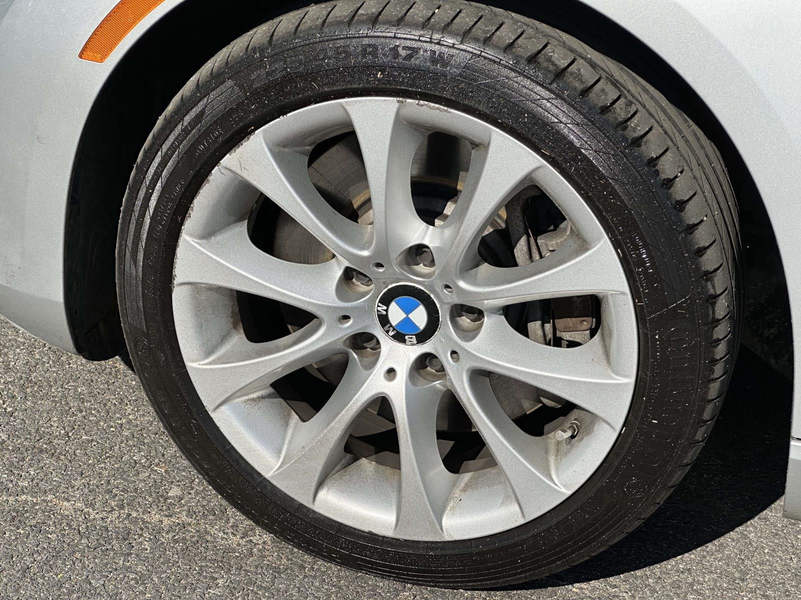 Used 2009 Silver BMW 335i xDrive image 25