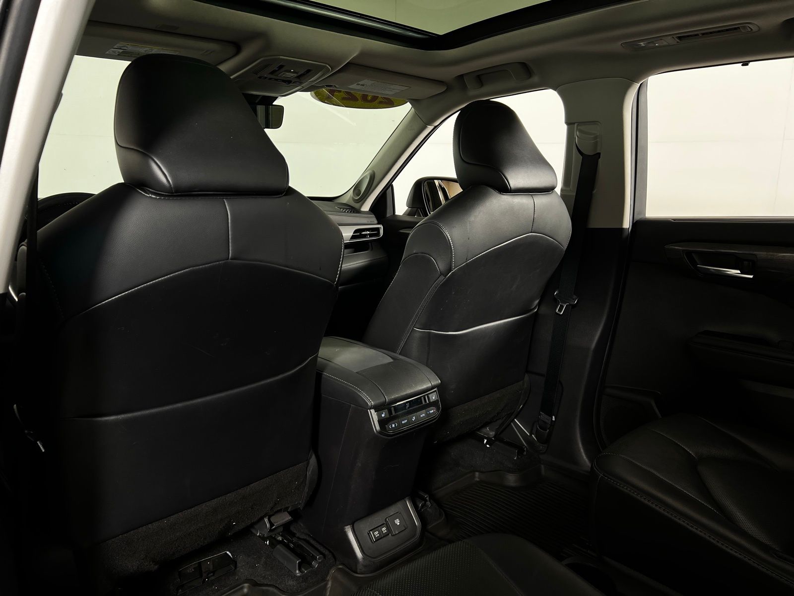 Thumbnail: 2021 Toyota Highlander - 25