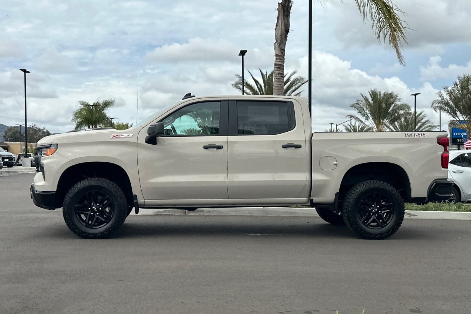 View vehicle photo 7