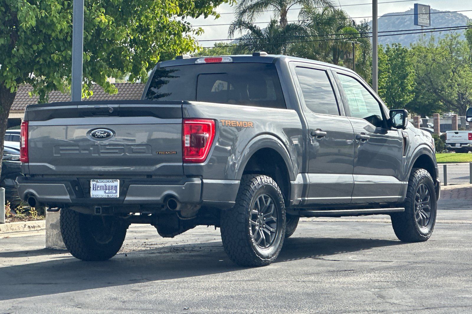 View vehicle photo 4