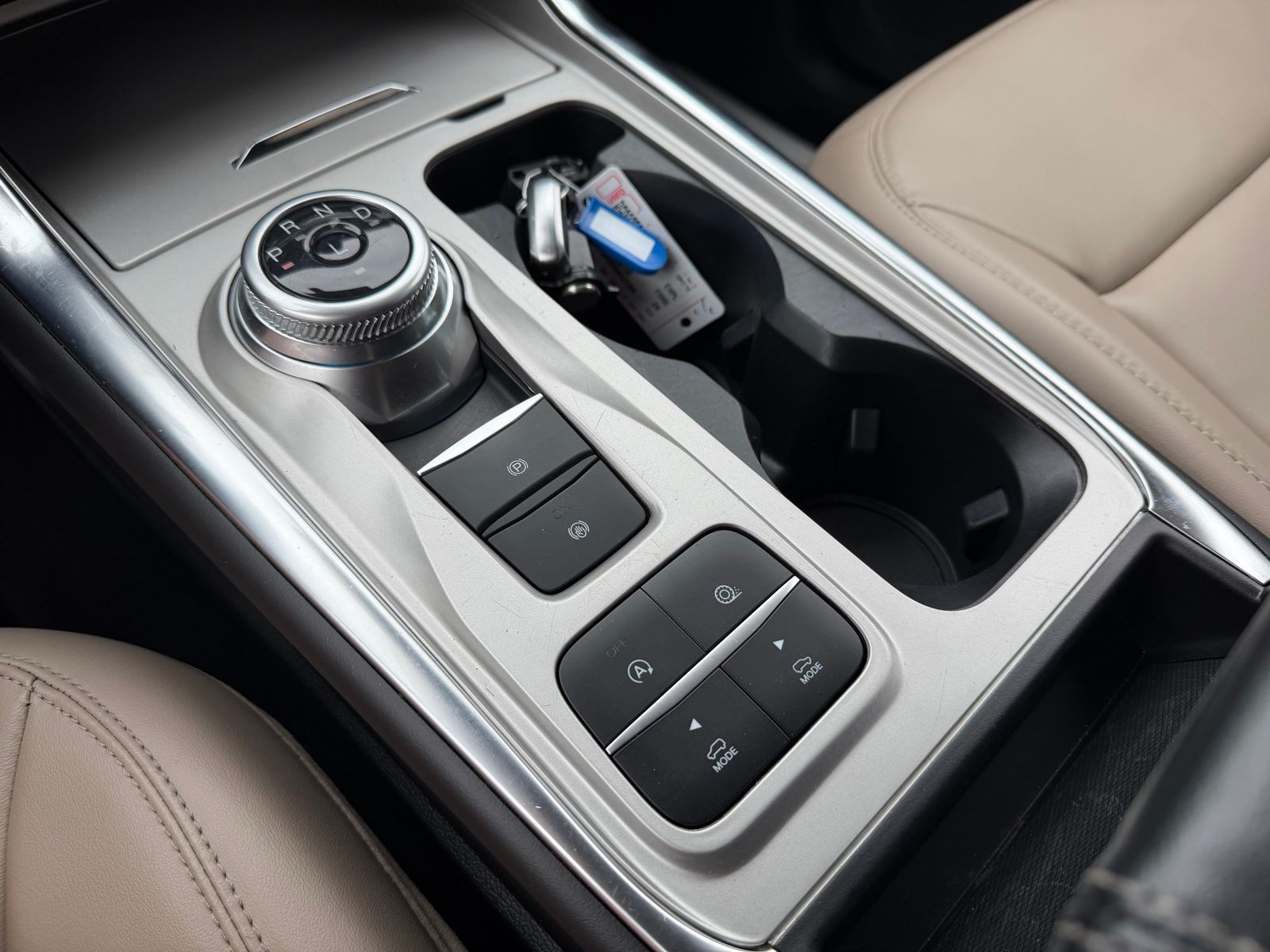 2024 Ford Explorer image 25