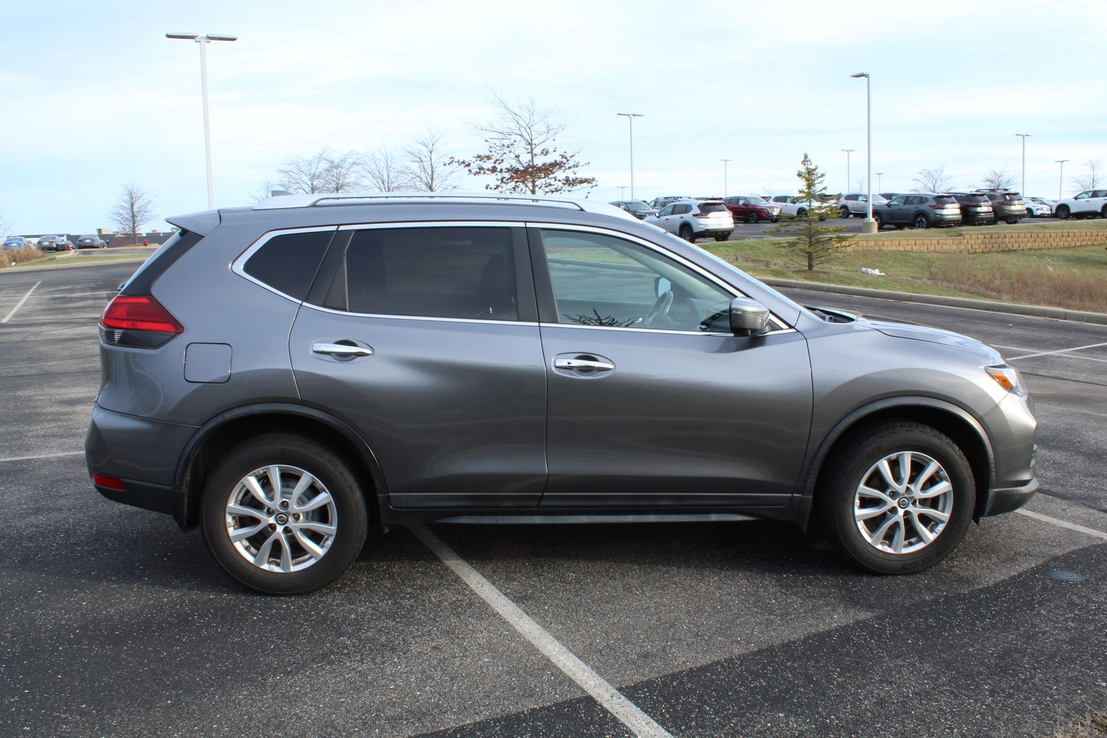 2017 Nissan Rogue SV 4