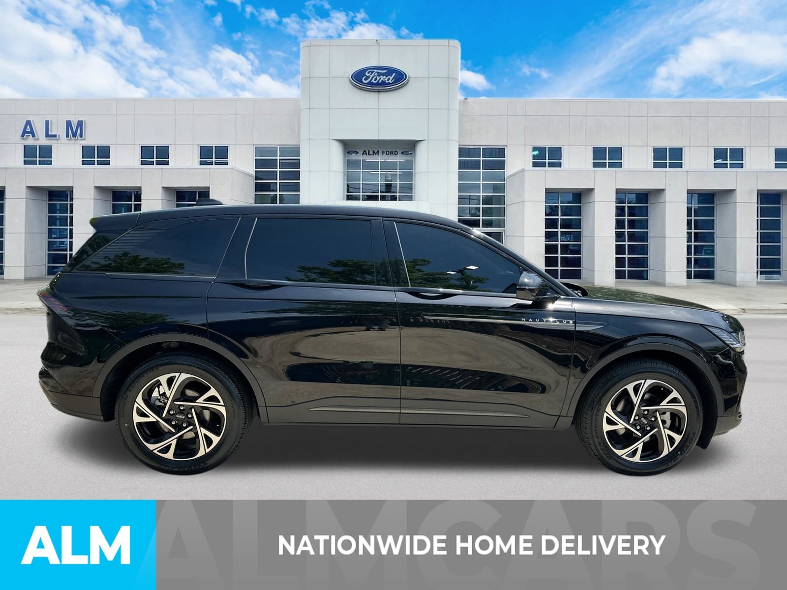 Used 2025 Infinite Black Metallic Lincoln Premiere image 4