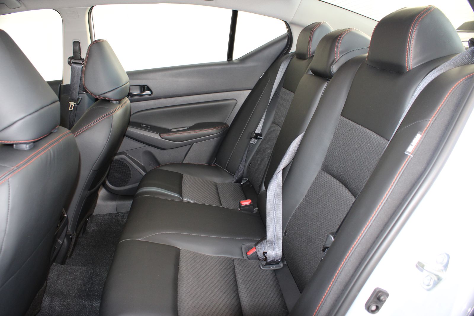 Used 2026 White Nissan 2.5 SR image 5