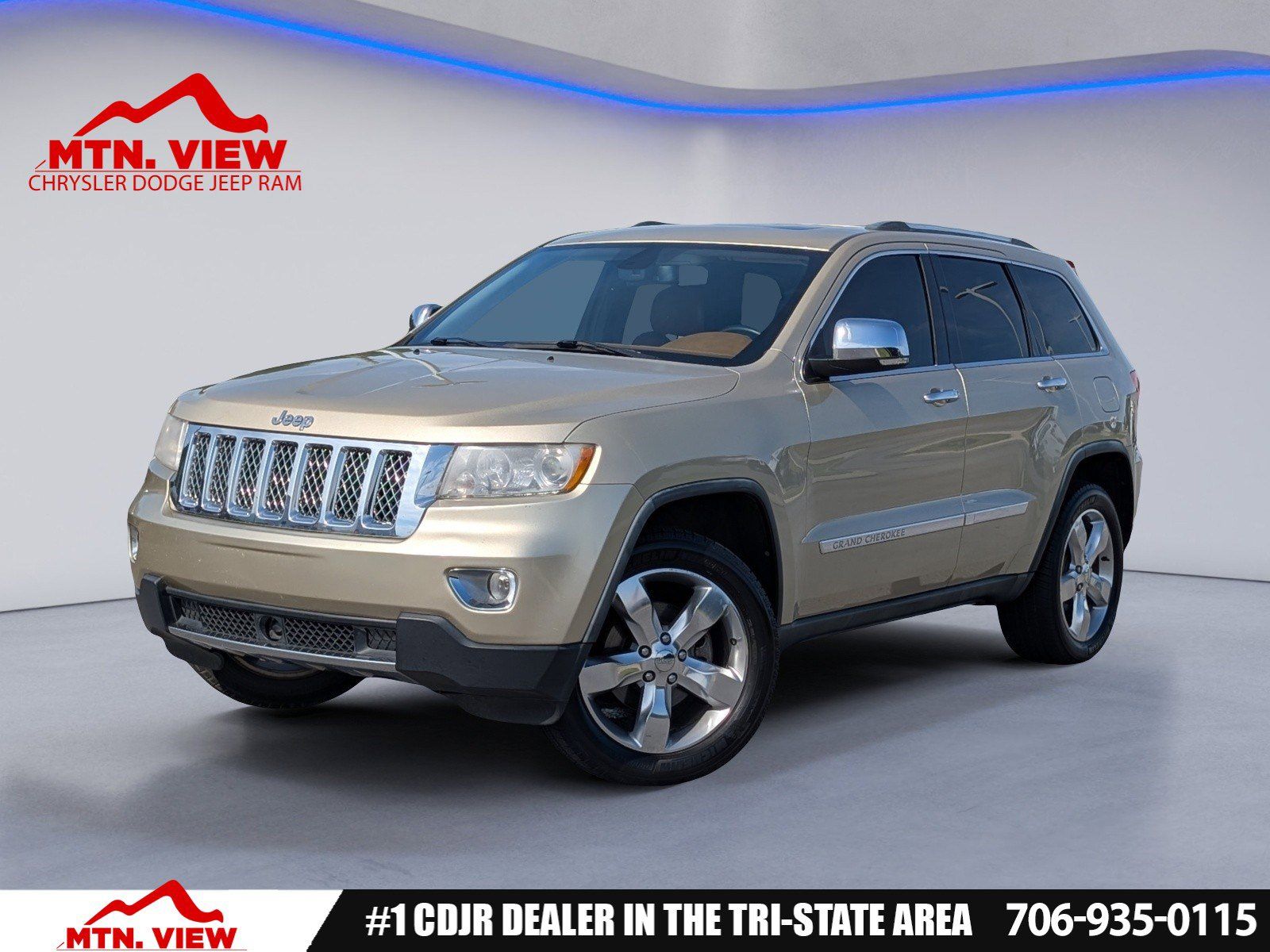 White Gold Clearcoat 2011 Jeep Grand Cherokee Overland SUV / Crossover 4X2 5-Speed Automatic
