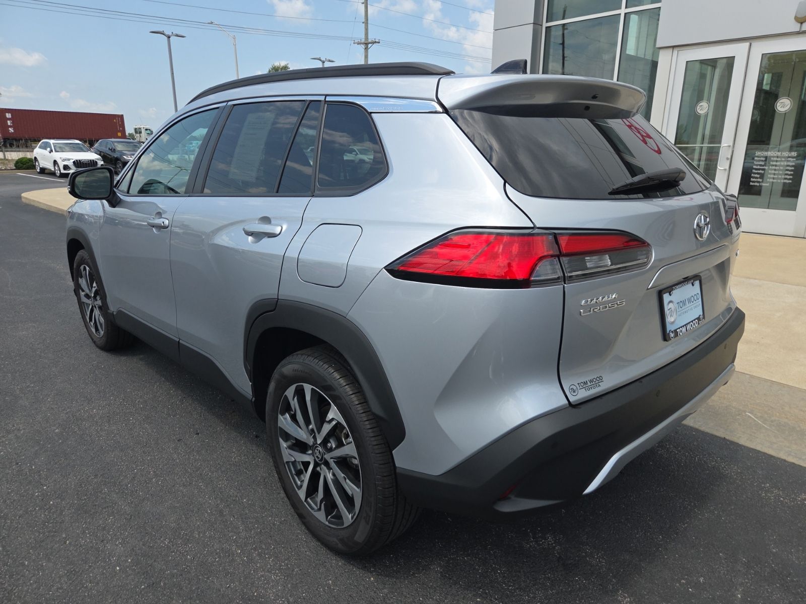 2025 Toyota Corolla Cross XLE - Photo 8