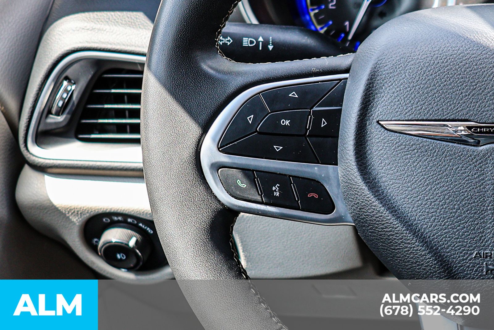 2023 Chrysler Pacifica Touring L photo 25