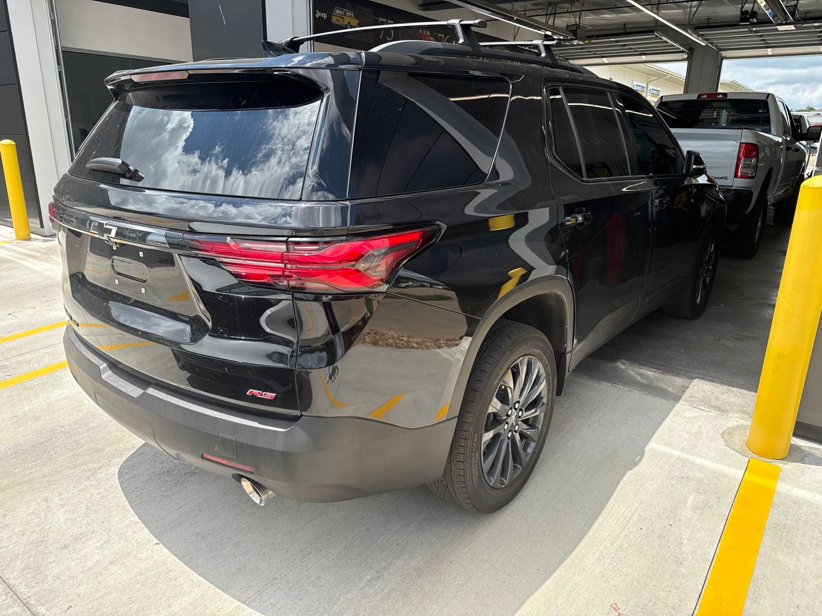 View vehicle photo 7