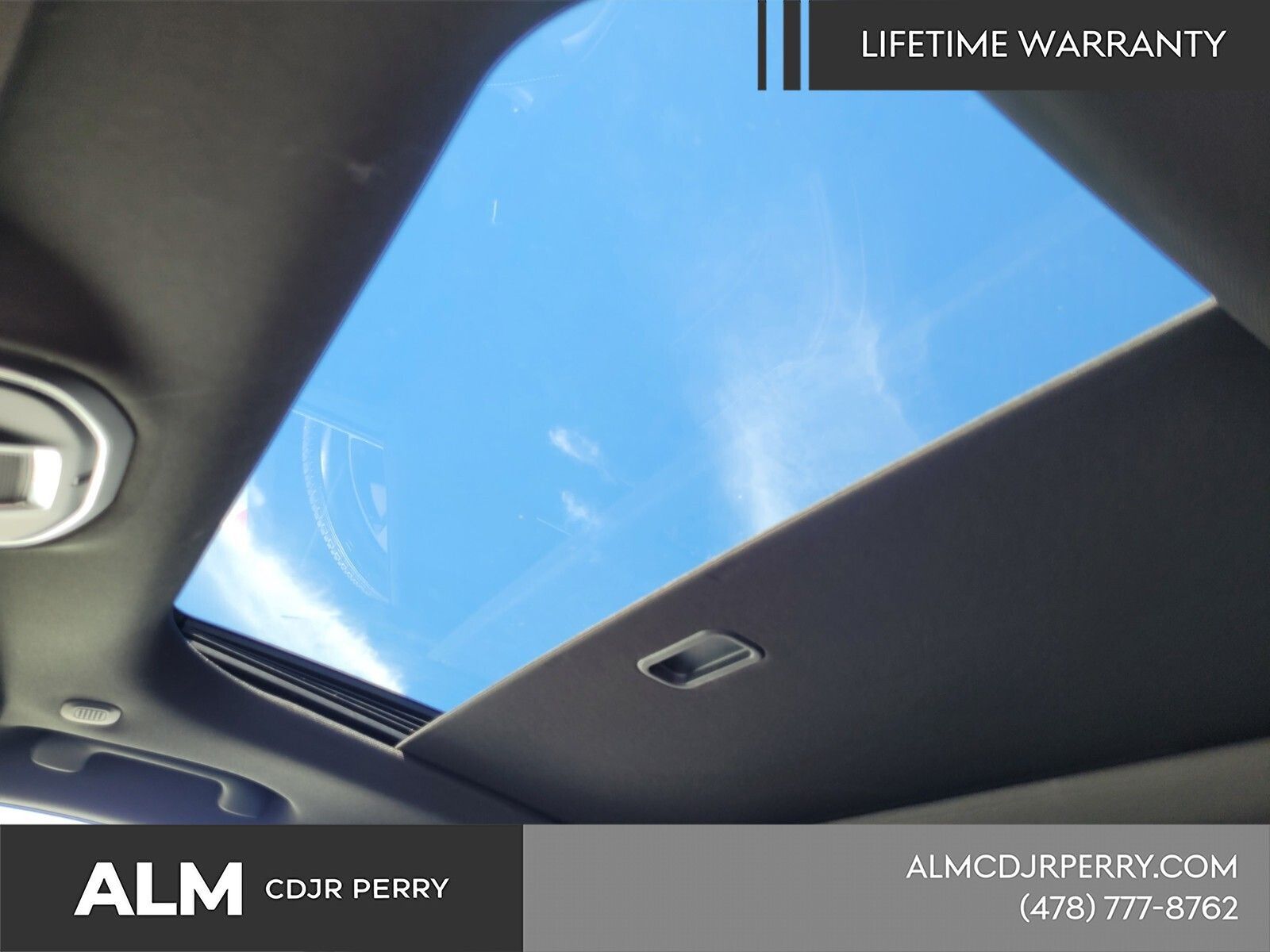 New 2025 Baltic Gray Metallic Clear-Coat Exterior Paint Jeep Laredo image 15