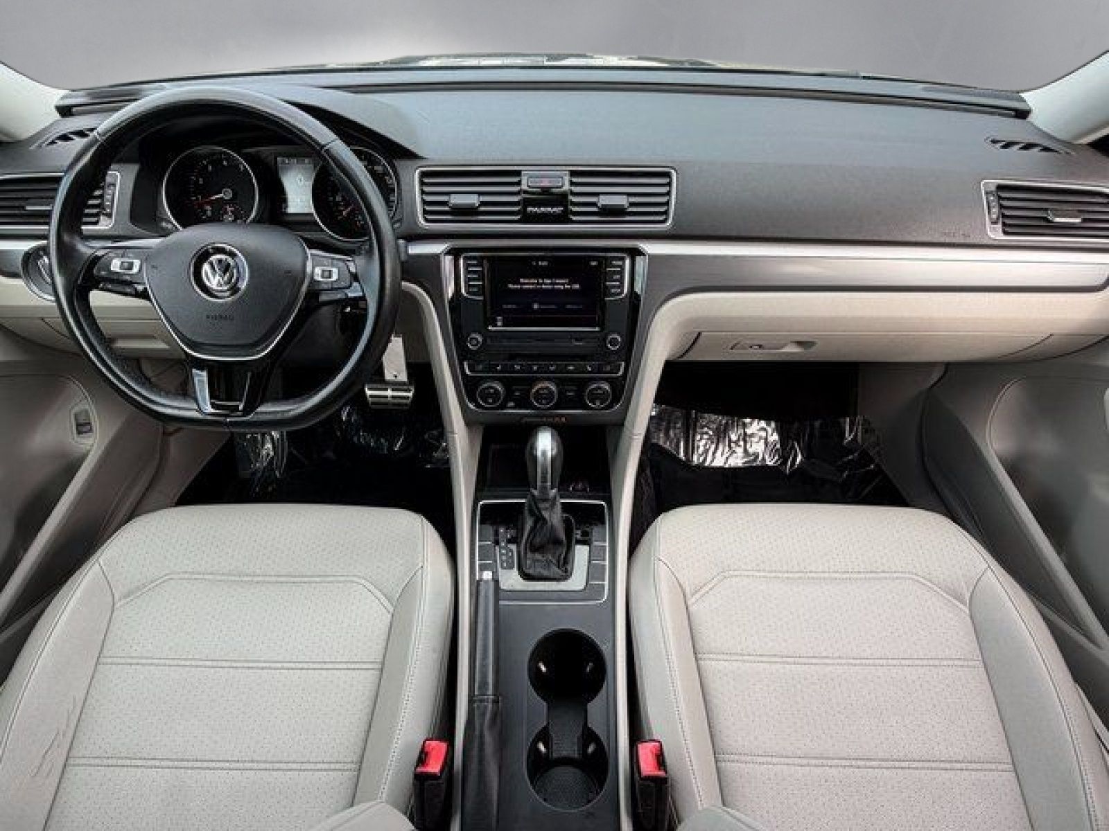 Used 2018 Gray Volkswagen 2.0T R-Line image 3