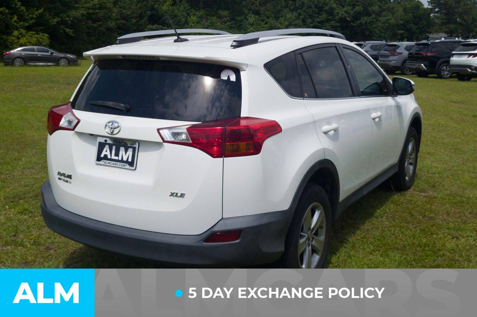 Used 2015 Super White Toyota XLE image 4