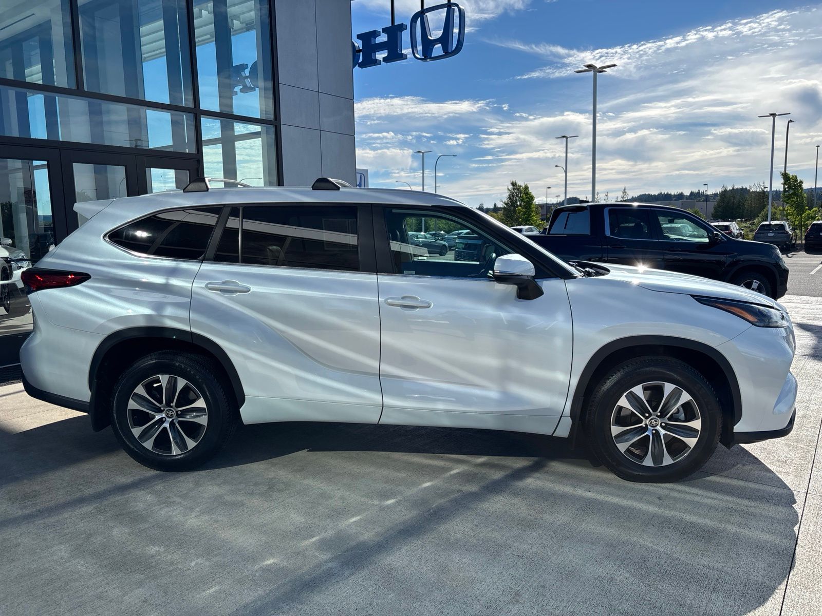 Used 2023 Toyota Highlander SUV