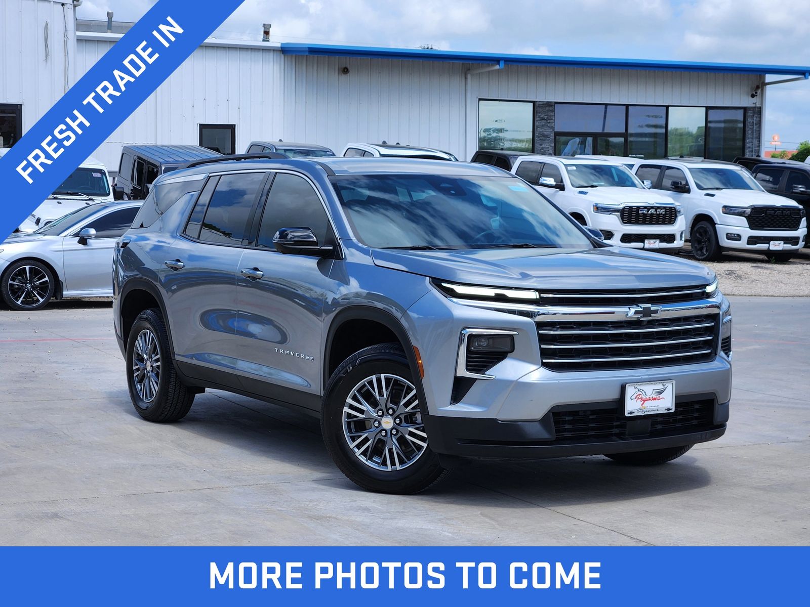 Sterling Gray Metallic 2024 Chevrolet Traverse LT FWD SUV / Crossover Front-Wheel Drive 8-Speed Automatic