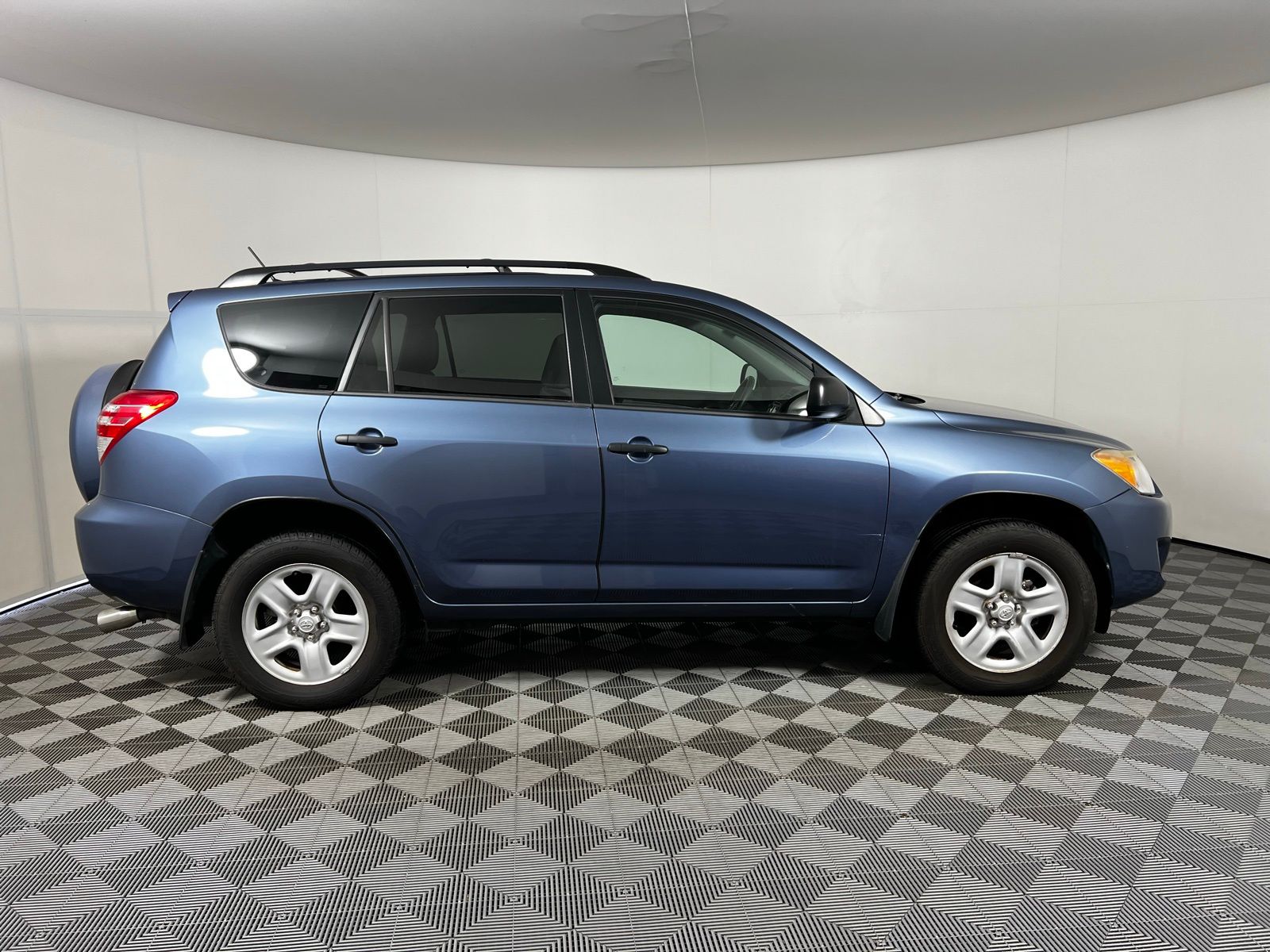 Thumbnail: 2012 Toyota RAV4 - 4
