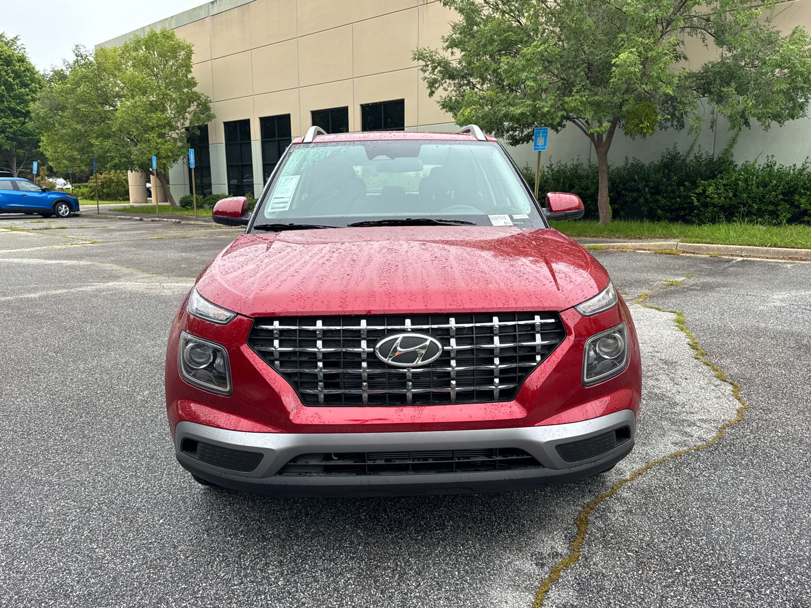 2025 Hyundai Venue SEL photo 2