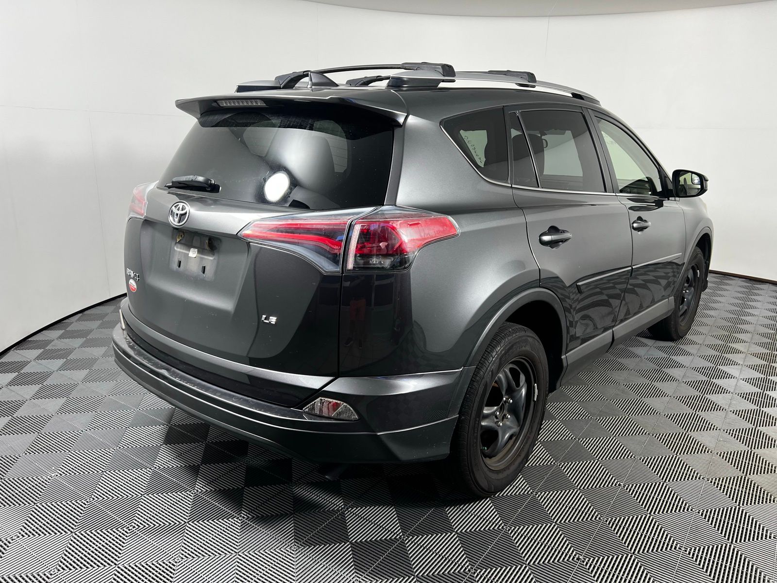 Thumbnail: 2016 Toyota RAV4 - 5